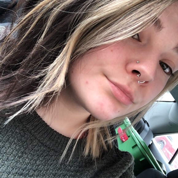 Meet your Posher, Halsey - Picture 1 of 1